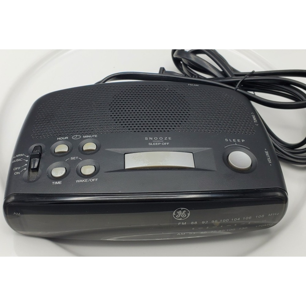Vintage GE 7-4836B AM/FM Digital Alarm Clock Radio Snooze  Black Green LED Retro - Picture 3 of 16